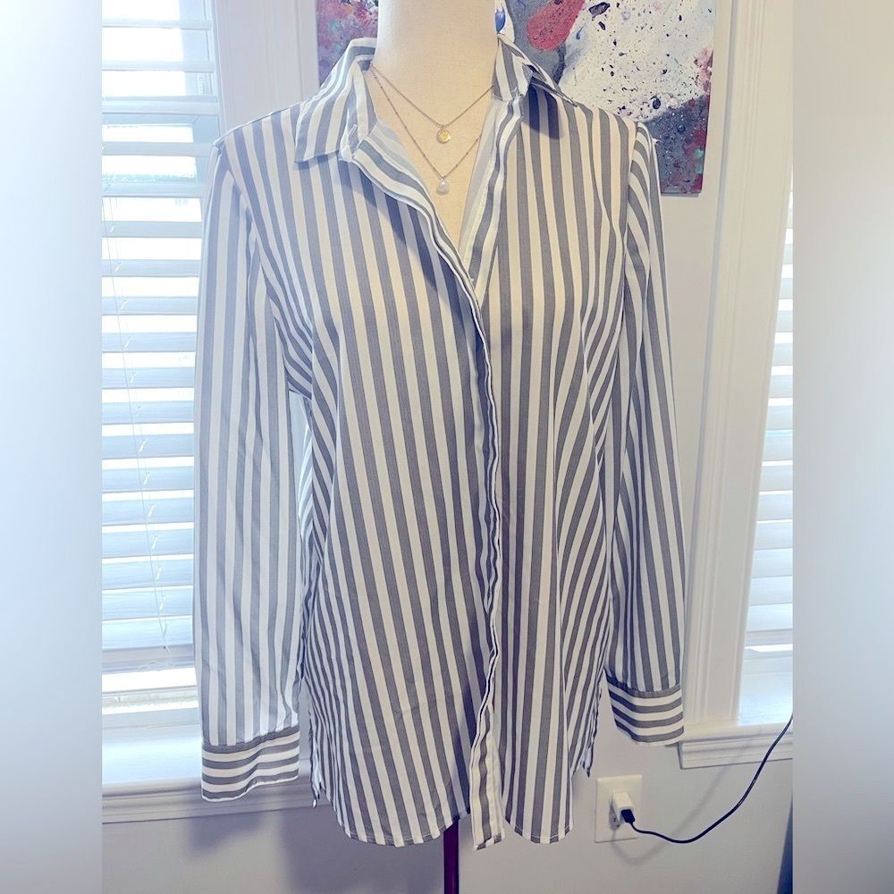 Ellen Tracy White and Gray Striped shirt